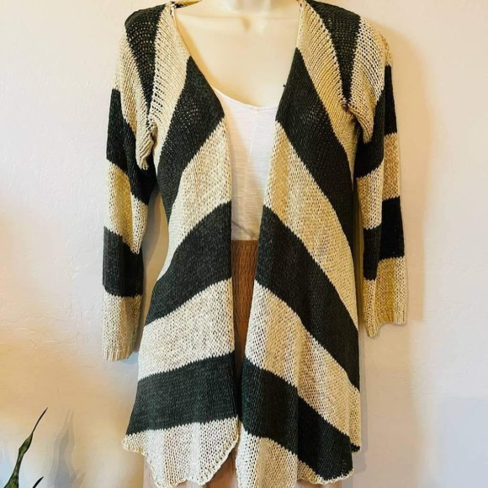 Women's‎ Charming Charlie Olive Green and Beige Open Front Cardigan Size Small
